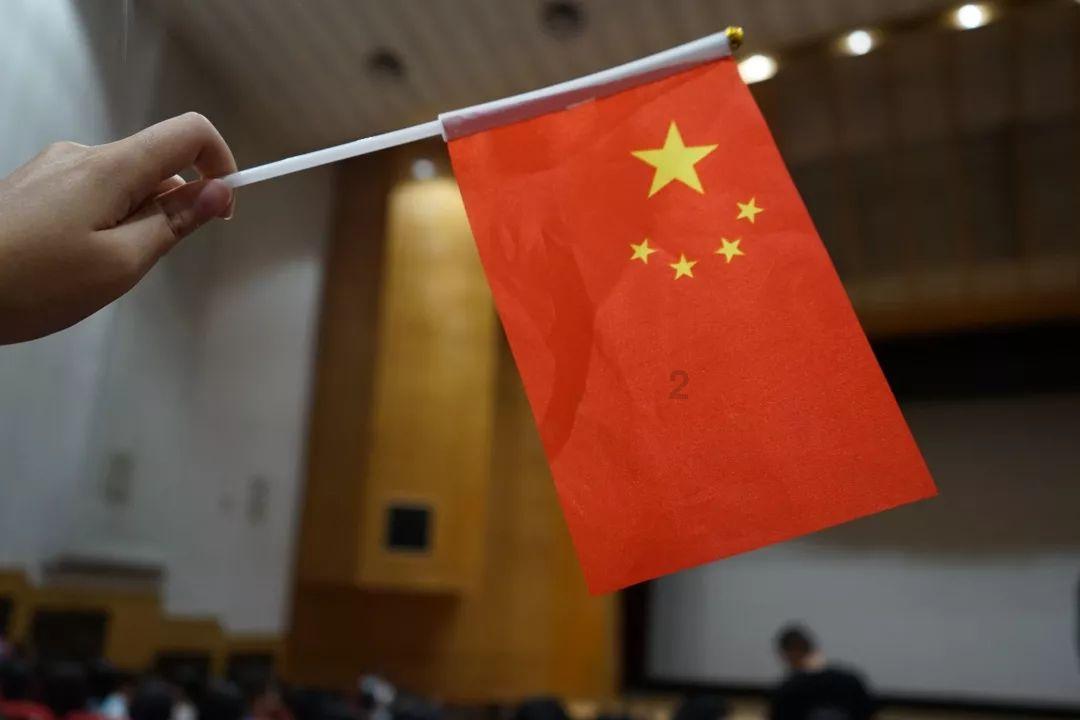 《第八号当铺》黑暗之子高寒，在谎言之中长大，却终究为爱而牺牲